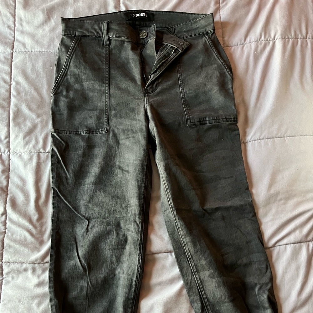 Express brand cropped camo pants